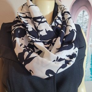 Infinity scarf black & white print